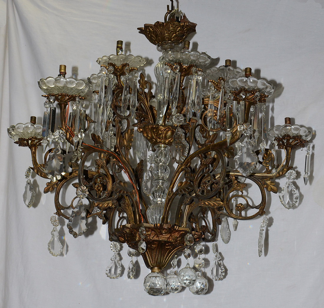 Lustre de metal e cristal p/ 12 luzes. (fiação no estado). Alt.total...