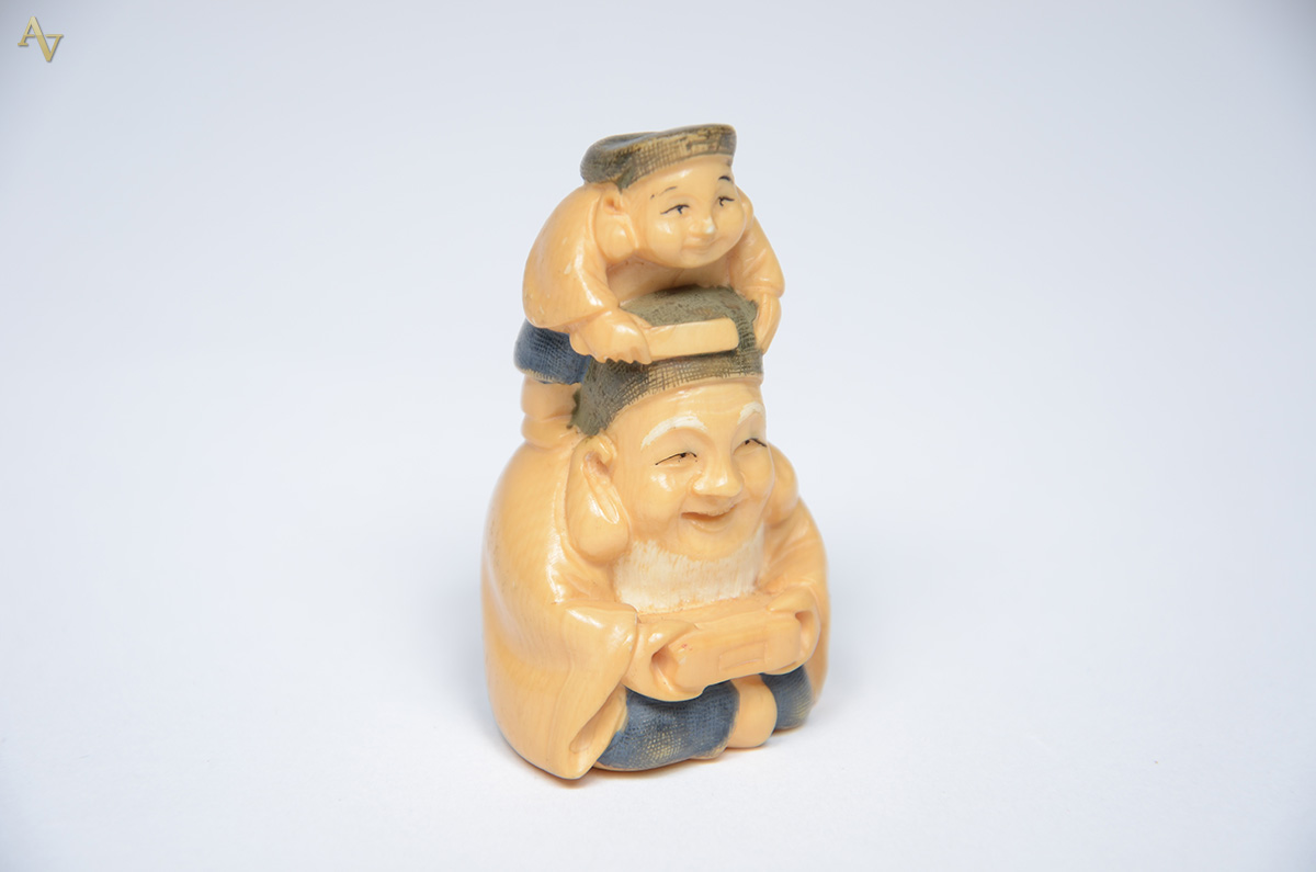 Netsuke de marfim. Altura 5,5 cm. - foto 1 de 2