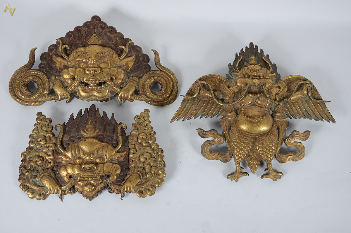 Conjunto de três Ornamentos de parede tibetanos em bronze cinzelado e...