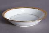 Limoges (1771),  - Serviço de jantar, chá e café de porcelana francesa de LIMOGES, Georges Boyer, na cor branca com friso dourado, incrustation Double dorure polie a l'a