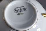 Limoges (1771),  - Serviço de jantar, chá e café de porcelana francesa de LIMOGES, Georges Boyer, na cor branca com friso dourado, incrustation Double dorure polie a l'a