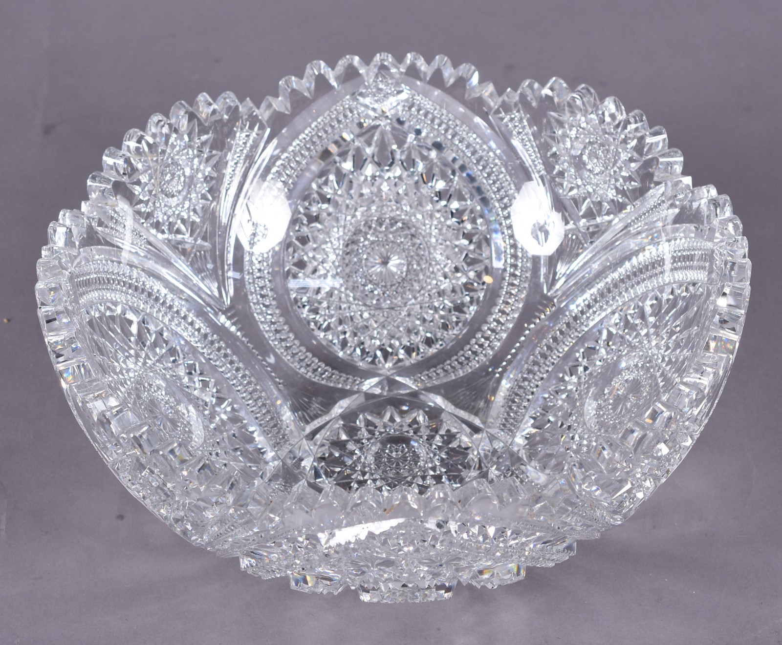 Bowl de cristal tcheco ricamente lapidado á mão. - foto 1 de 4