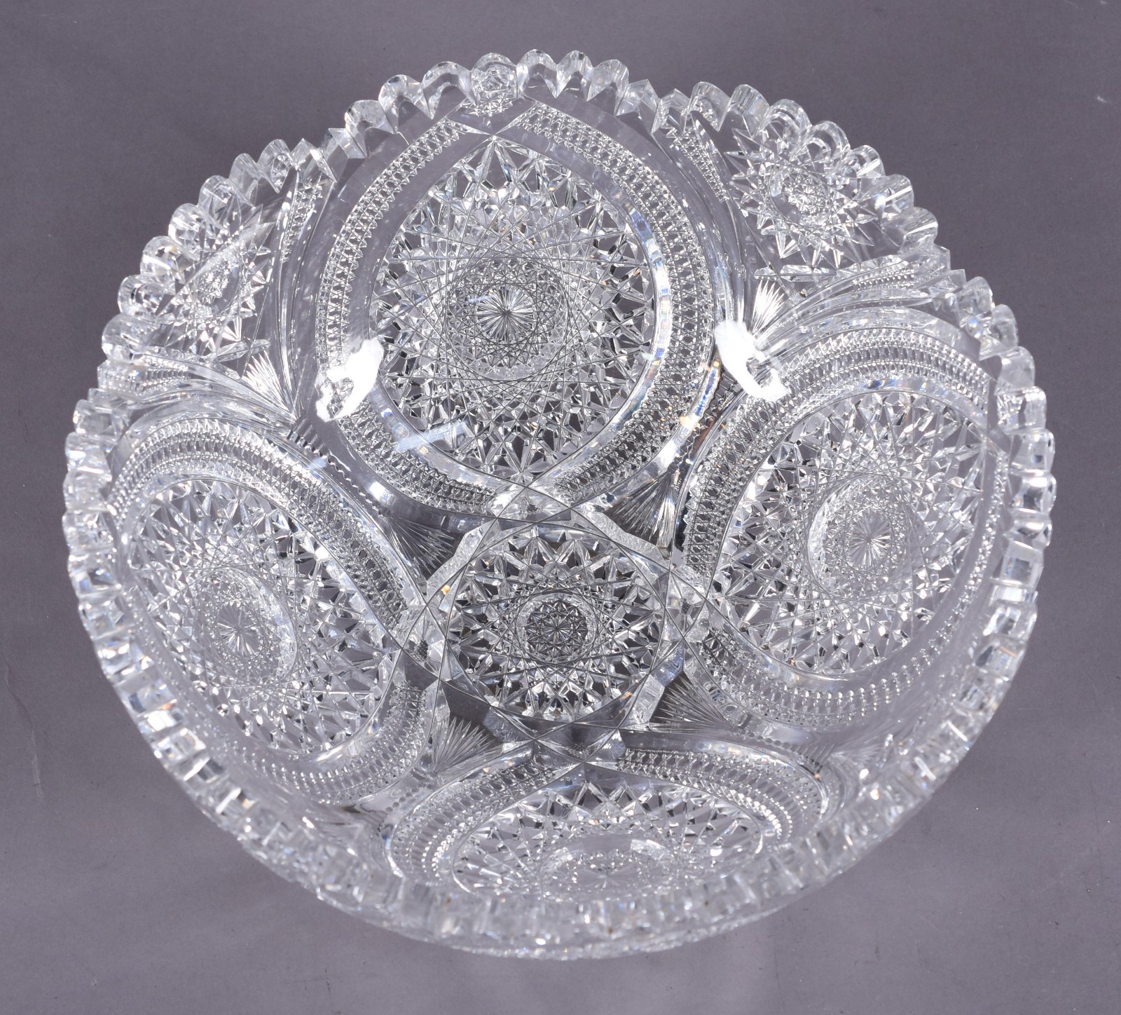 Bowl de cristal tcheco ricamente lapidado á mão. - foto 3 de 4