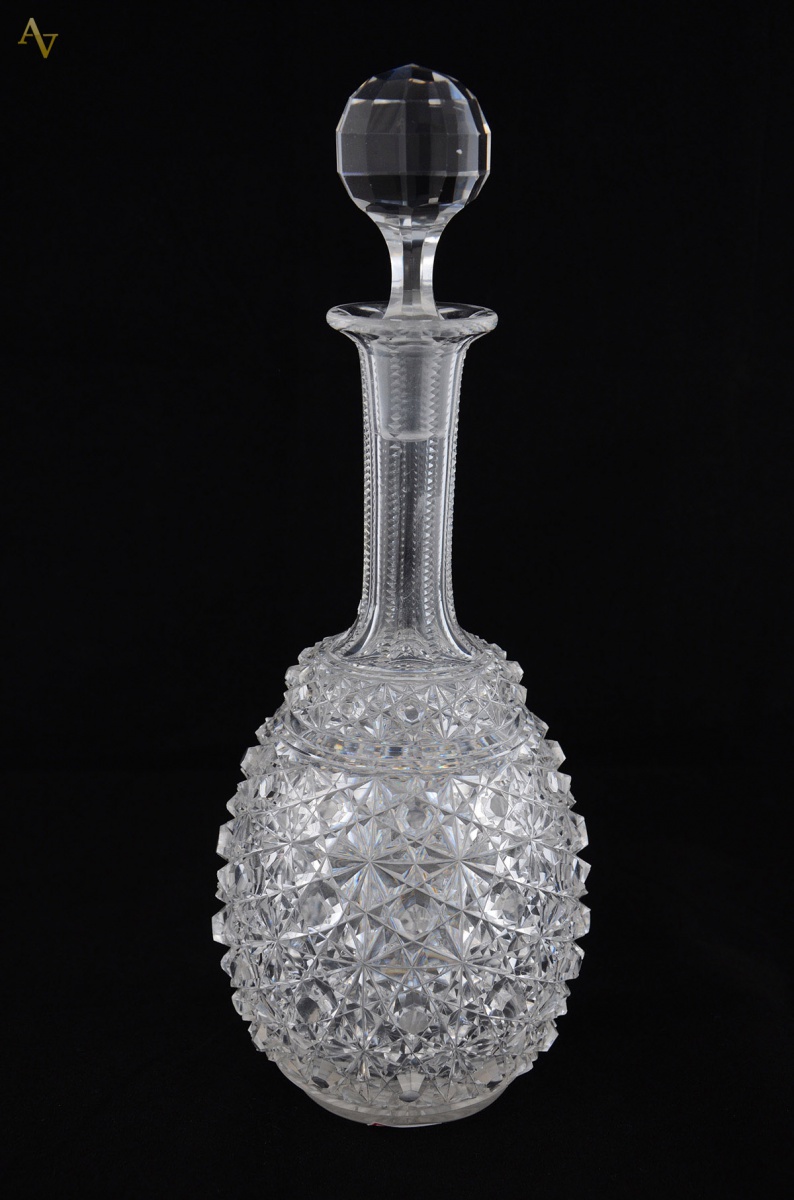 Garrafa de cristal europeu - Séc. XIX/XX - formato ovalado; lapidada...