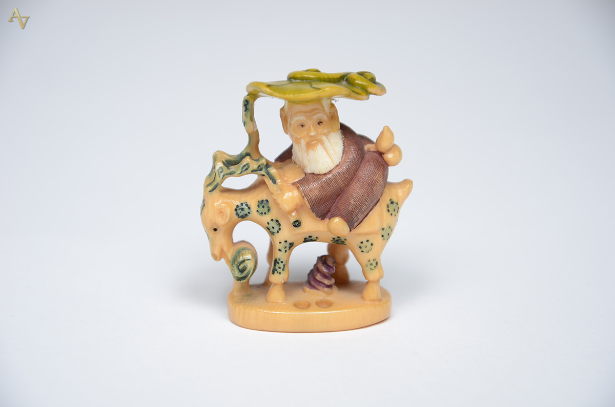 Netsuke de marfim. Altura 5,5 cm. - foto 1 de 2