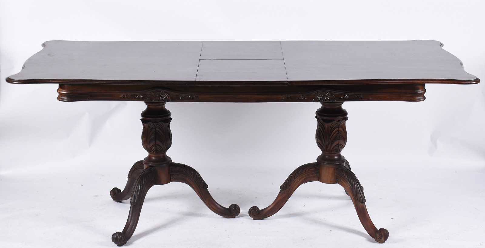 Mesa de jantar de madeira nobre, tampo retangular com borda recortada... - foto 2 de 11
