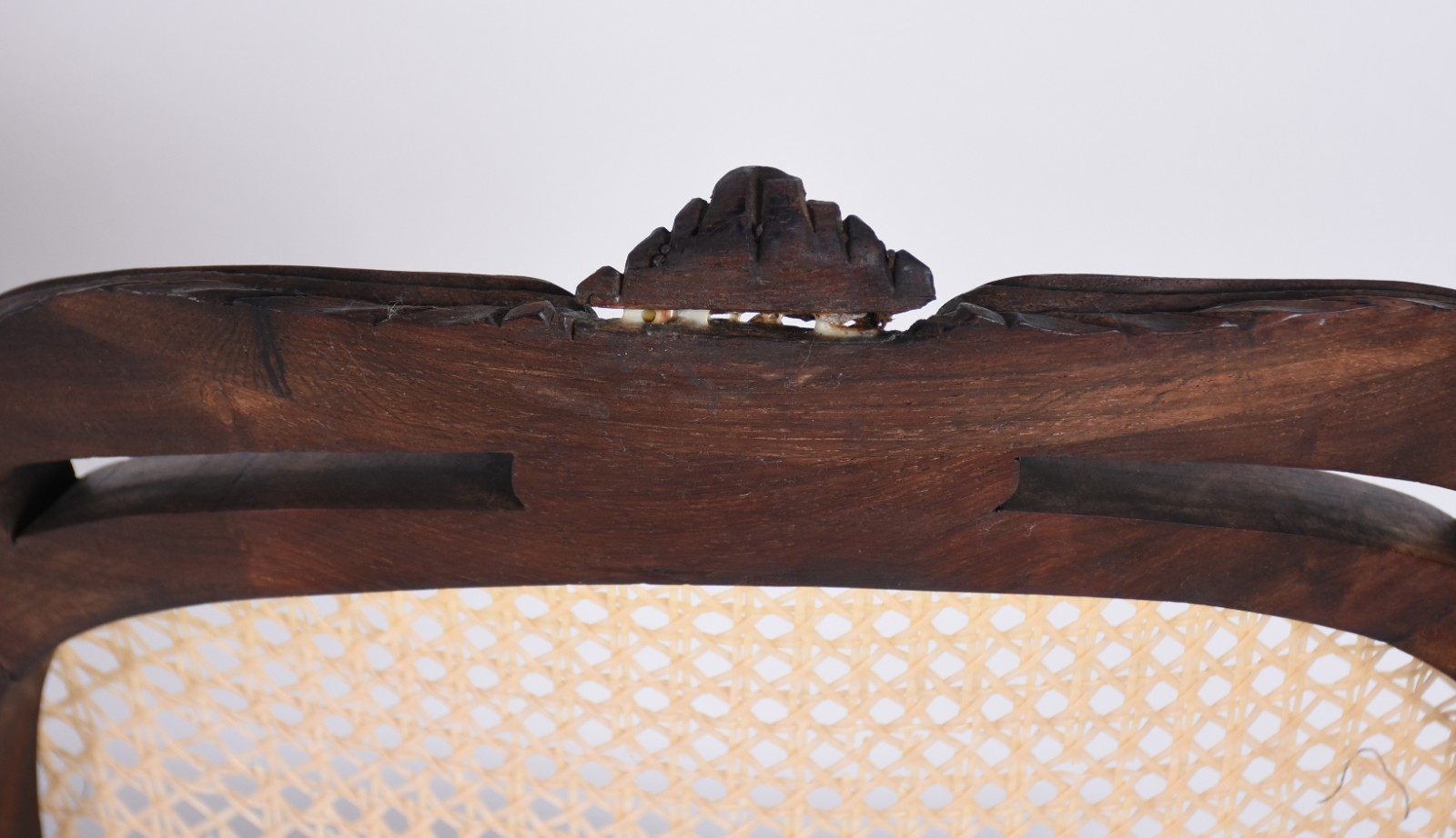 Mesa de jantar de madeira nobre, tampo retangular com borda recortada... - foto 11 de 11