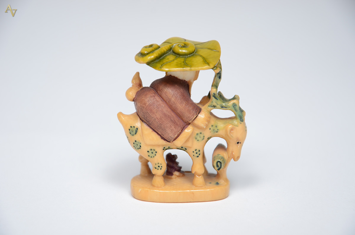 Netsuke de marfim. Altura 5,5 cm. - foto 2 de 2
