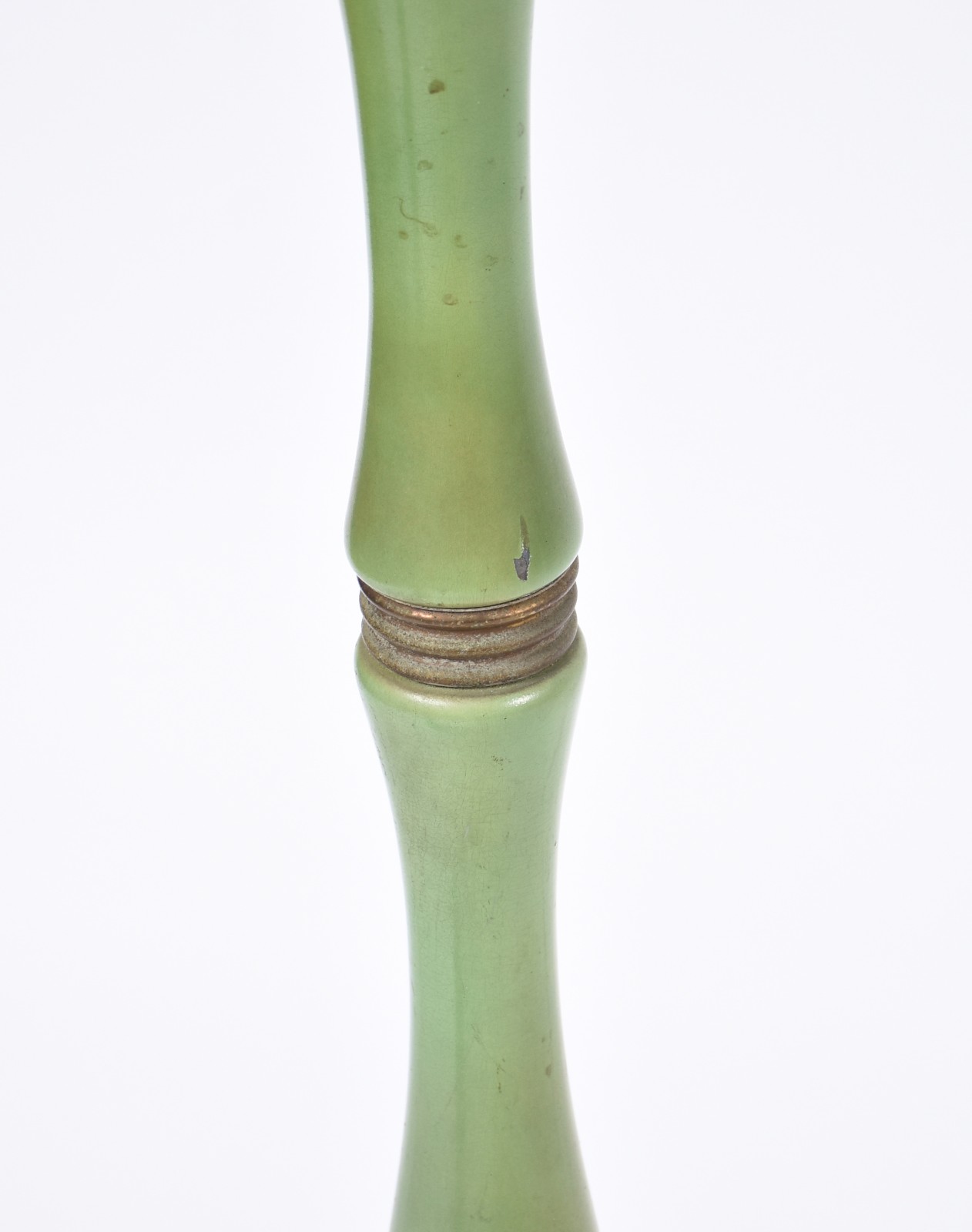 Luminária coluna de metal pintado de verde, oxidações na base e em... - foto 4 de 5