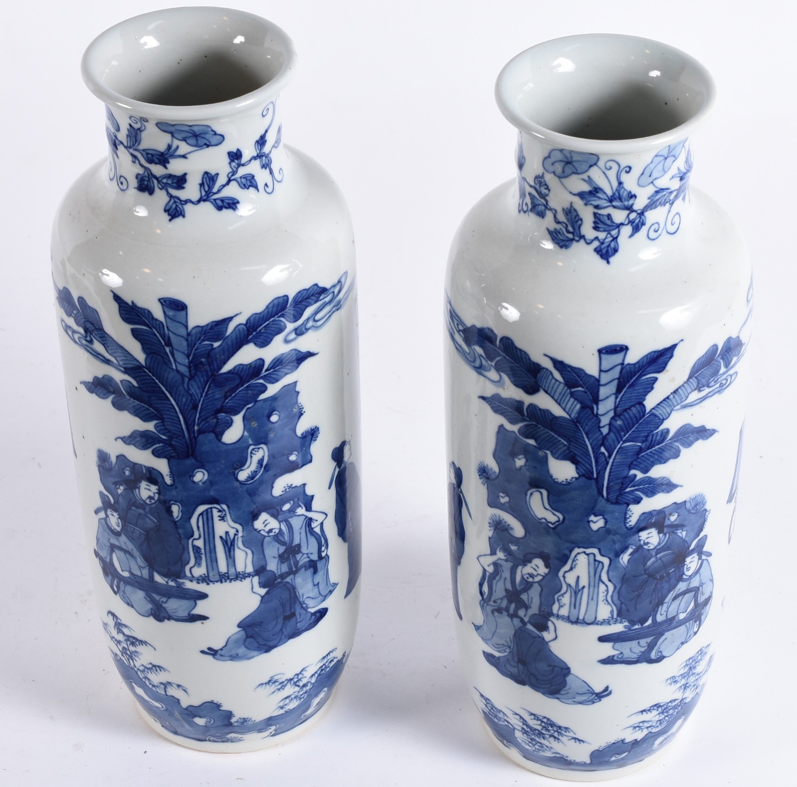 Par de vasos em porcelana chinesa de formato “rouleau”, decorados em... - foto 2 de 4