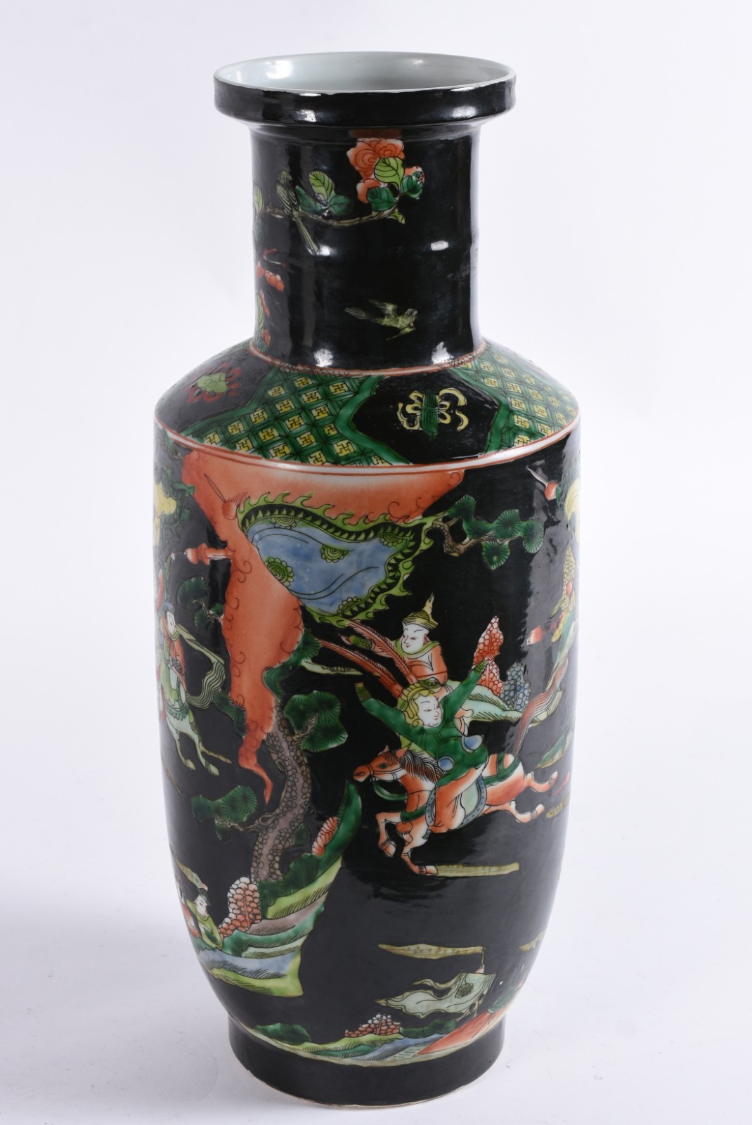 Vaso de formato balaústre em porcelana chinesa, decorado em esmaltes... - foto 3 de 4