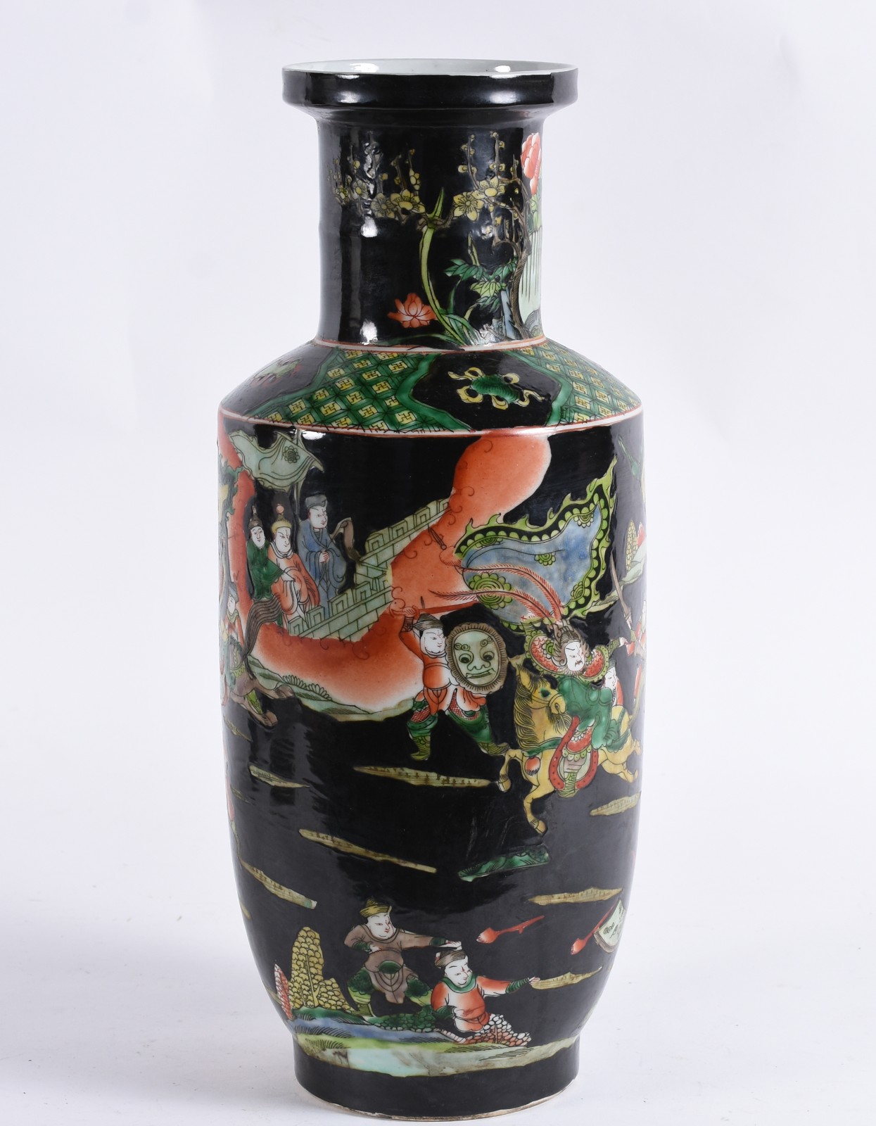 Vaso de formato balaústre em porcelana chinesa, decorado em esmaltes... - foto 1 de 4