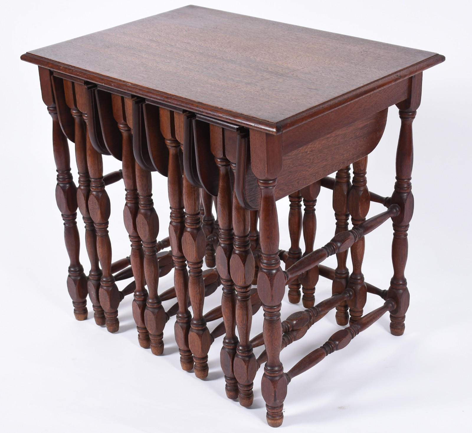 Mesa ninho de madeira nobre, sendo uma grande retangular e quatro... - foto 1 de 6