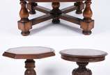 Três mesas de madeira nobre, sendo uma de centr... - Três mesas de madeira nobre, sendo uma de centro feitio oitavada com pernas torneadas ligadas em traves em "X" e 2 laterais em diferentes modelo...