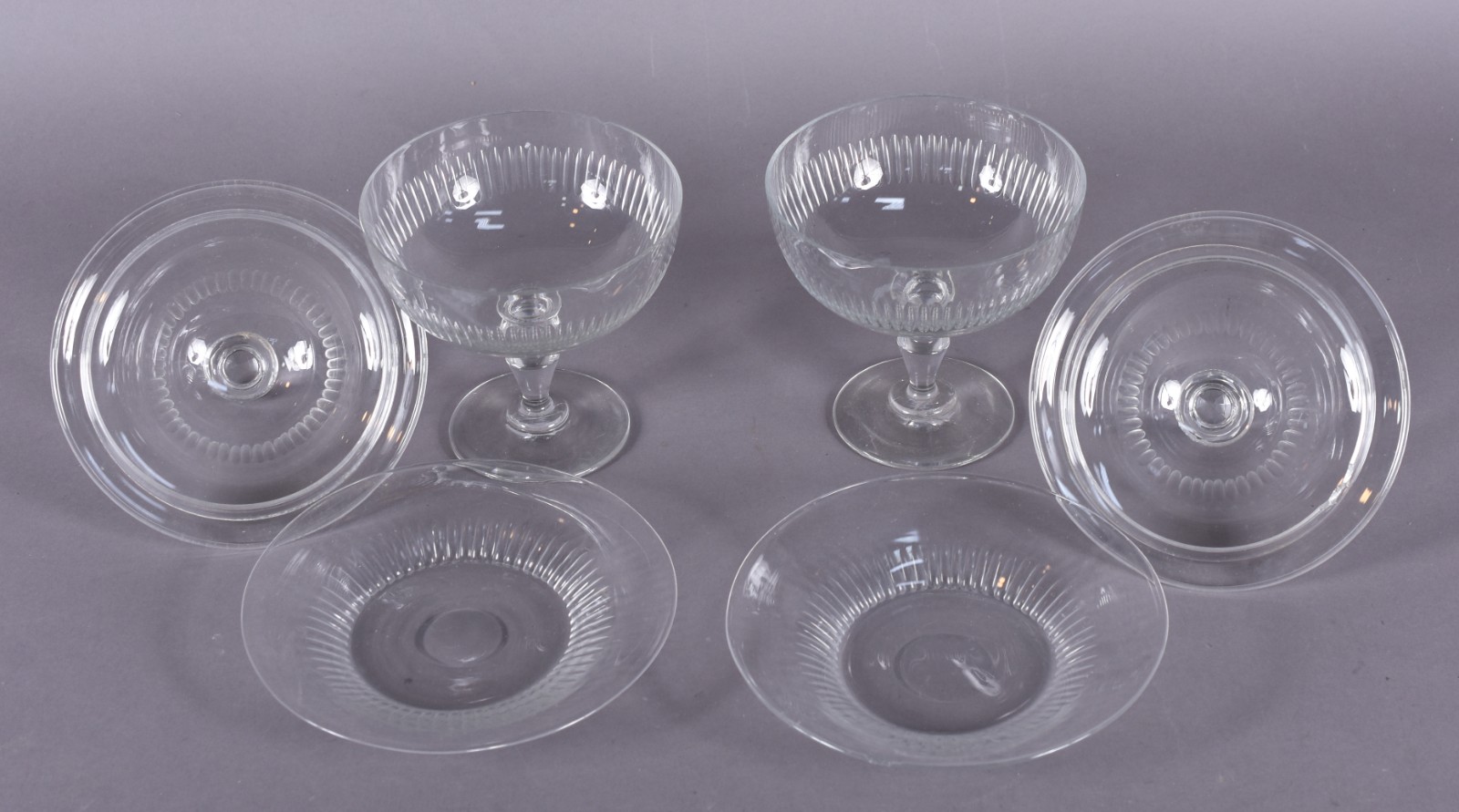 Par de Compoteiras de cristal lapidado em gomos com presentoir (uma... - foto 3 de 6