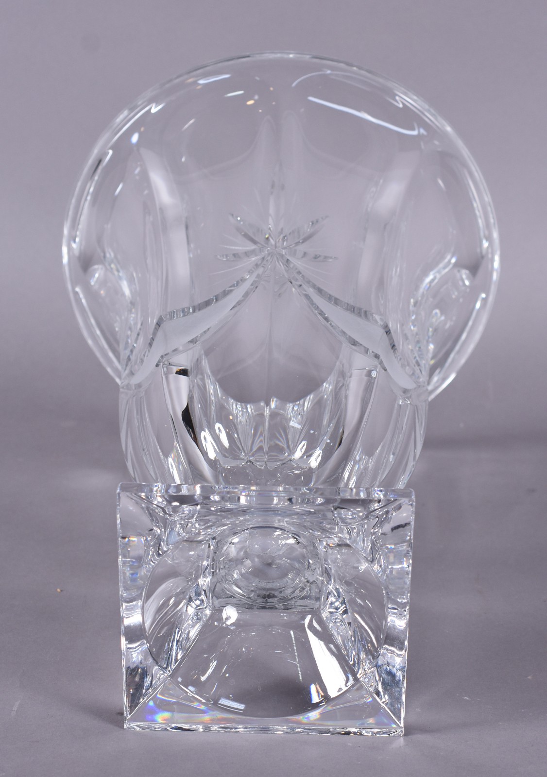 Vaso de cristal da Bohemia facetado com detalhes lapidados. - foto 4 de 4