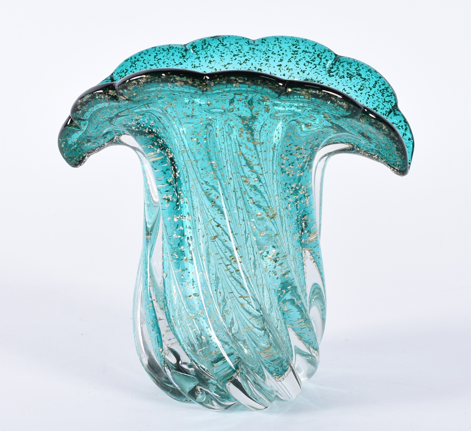 Vaso de vidro decorativo na cor verde com pó de ouro. - foto 1 de 3