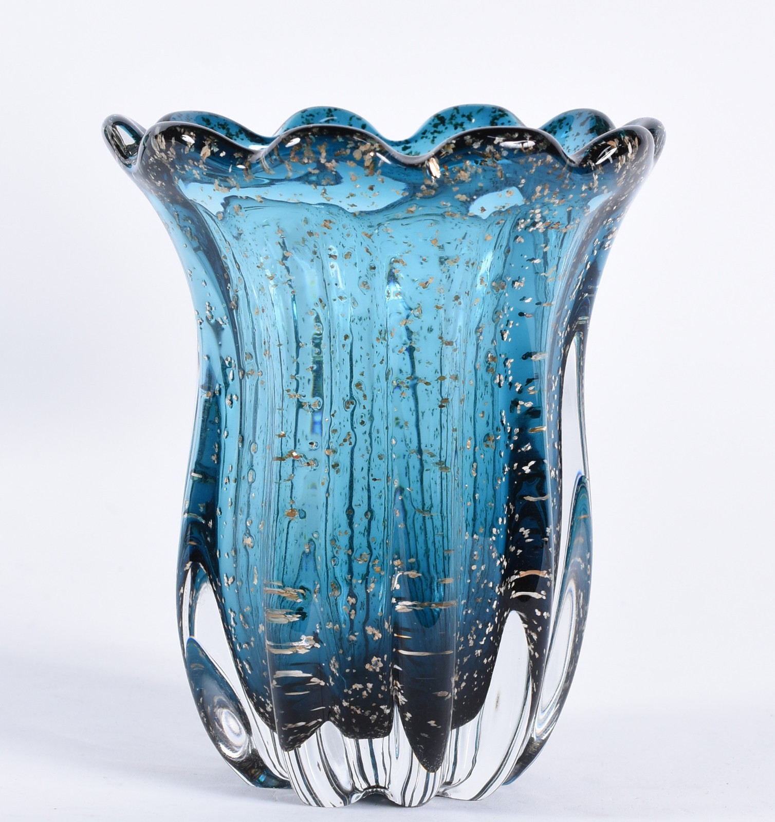 Vaso de vidro decorativo na cor azul com pó de ouro. - foto 1 de 3