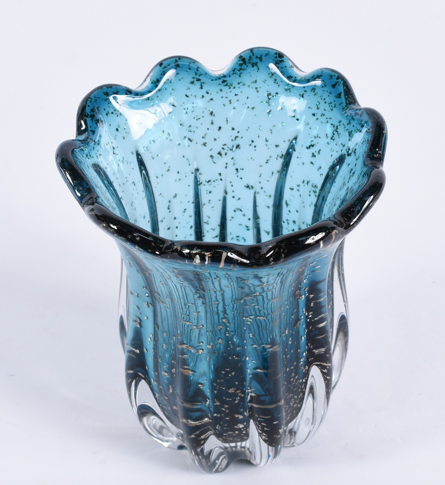 Vaso de vidro decorativo na cor azul com pó de ouro. - foto 2 de 3