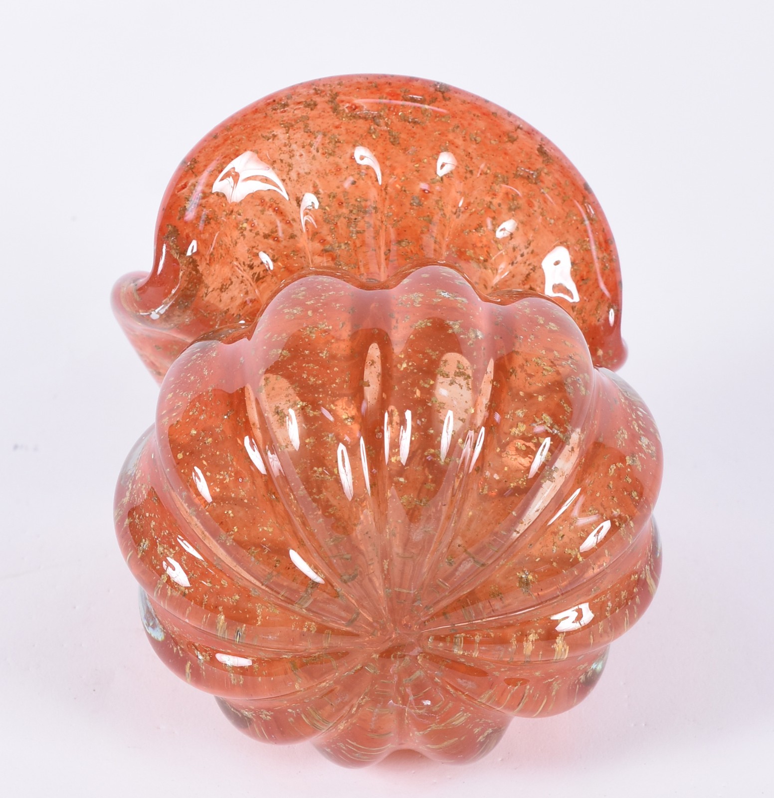 Vaso de vidro decorativo na cor laranja com pó de ouro. - foto 3 de 3