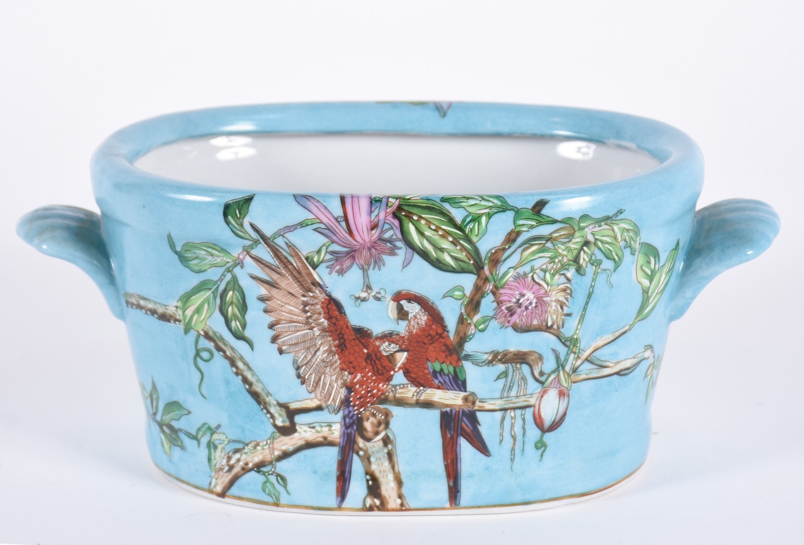 Cachepot de porcelana azul no feitio oval com aves em policromia. - foto 1 de 4
