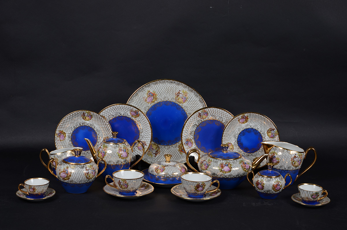 Serviço para chá e café em porcelana decoração Louis XV, cena galante...