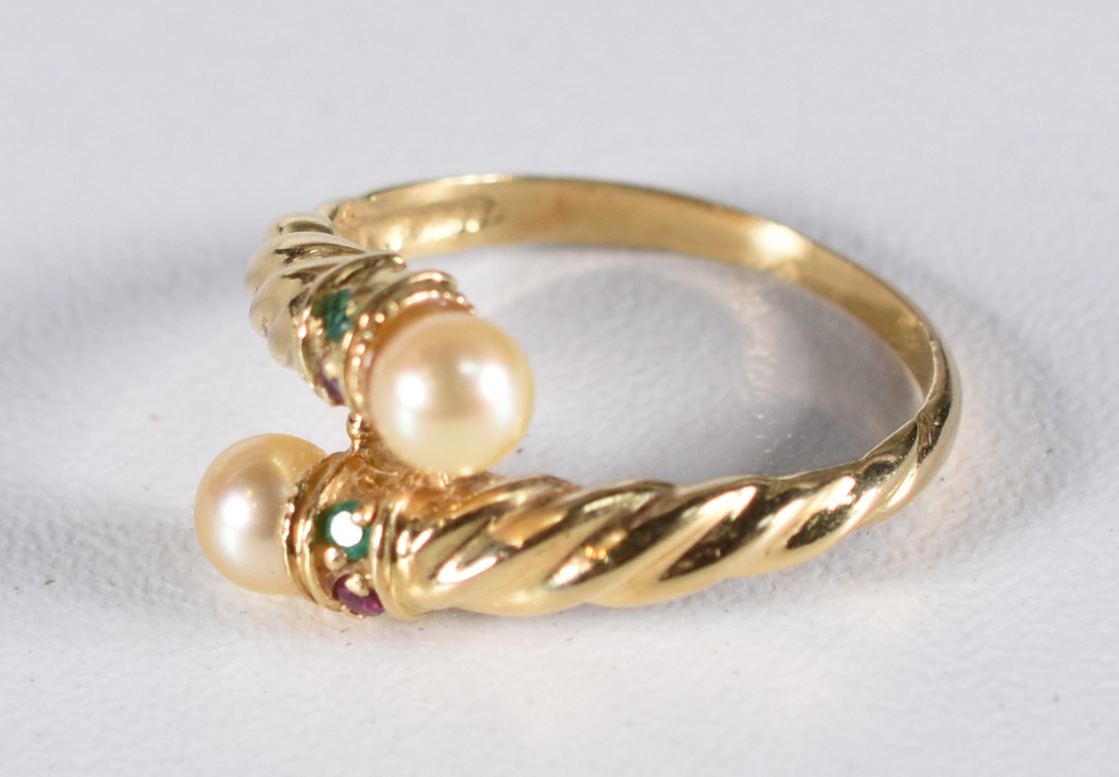 Anel de ouro 18k com 2 pedras rubis e esmeraldas, aro 14 (Por motivos... - foto 2 de 4