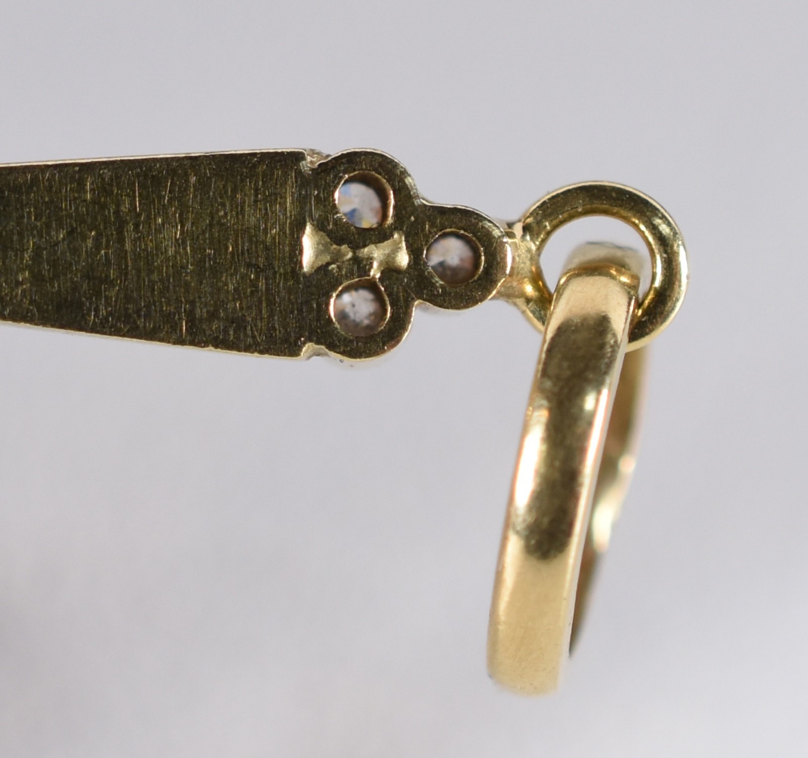Crucifixo de ouro 18k, contrastado 750 com 13 brilhantes (Por motivos... - foto 3 de 3