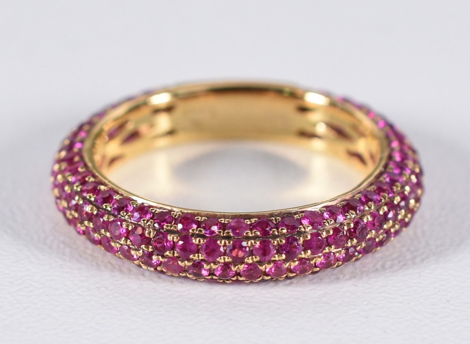 Anel de ouro 18 k com mini rubis, aro 17 (Por motivos de segurança a... - foto 1 de 5