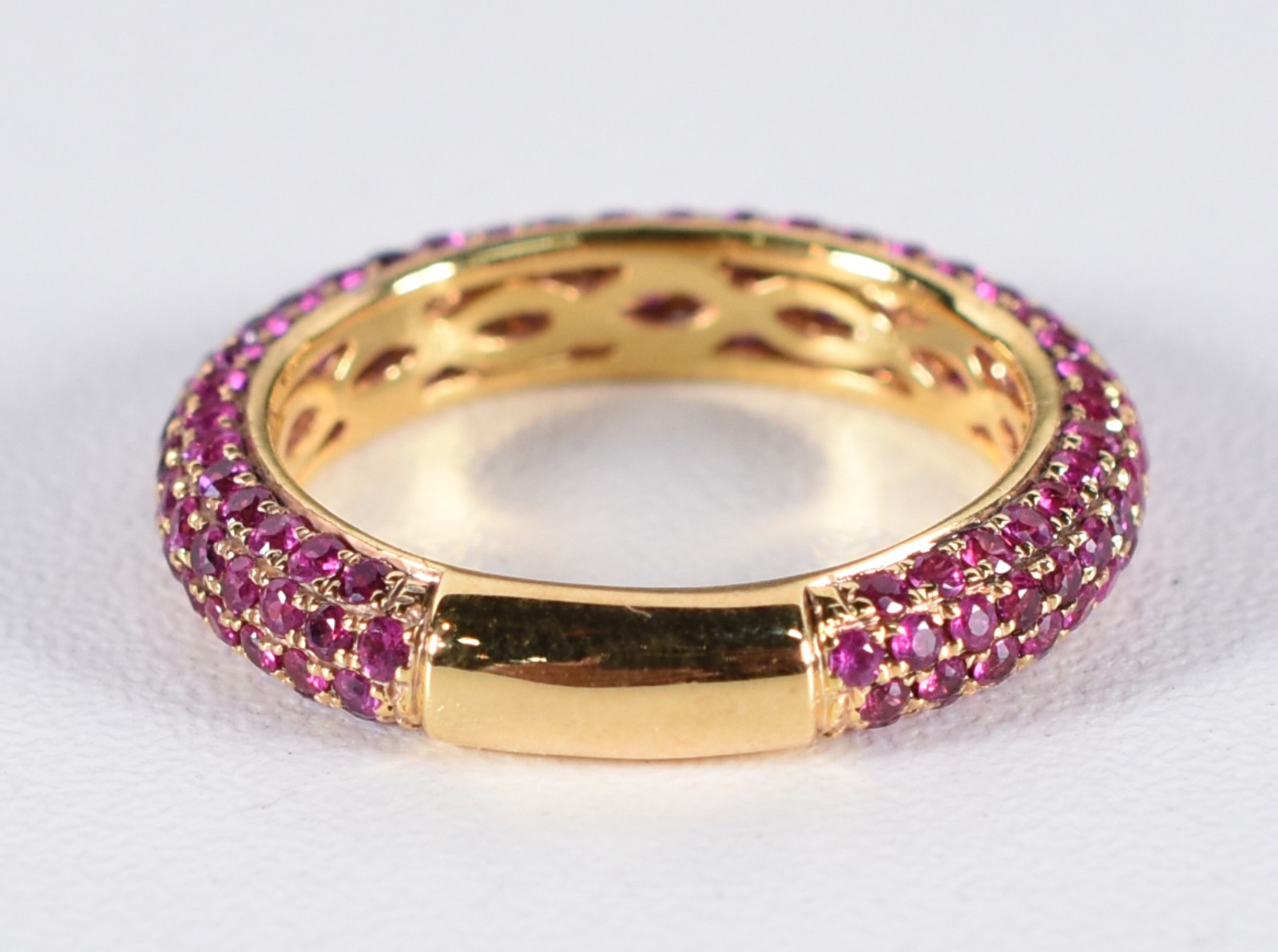 Anel de ouro 18 k com mini rubis, aro 17 (Por motivos de segurança a... - foto 3 de 5