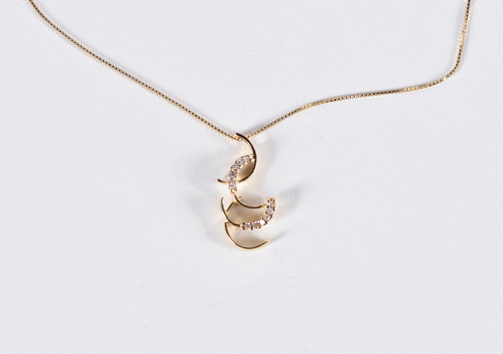 Colar de ouro 18k contrastado 750 e pingente em forma de cascata (Por... - foto 1 de 5