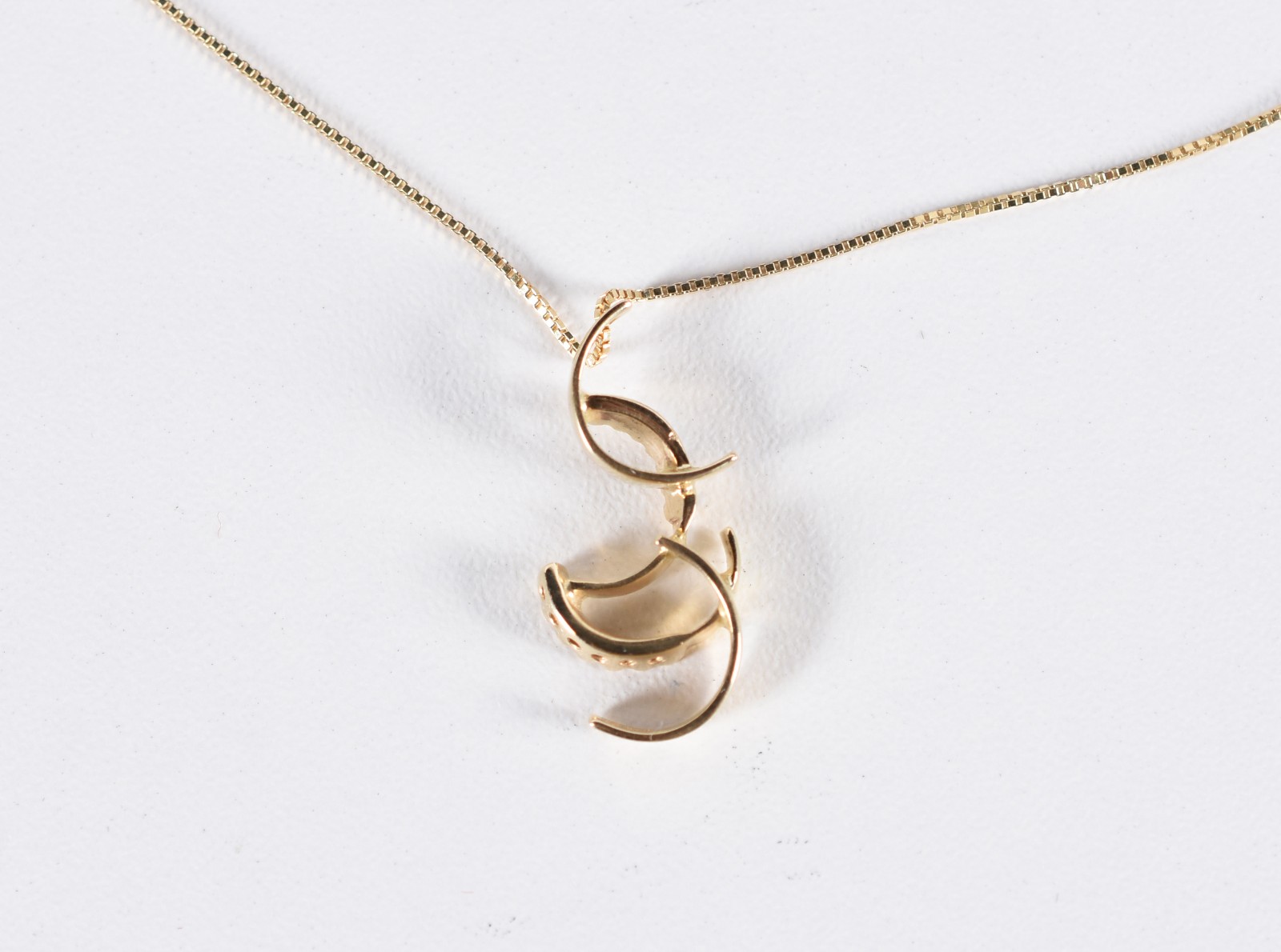 Colar de ouro 18k contrastado 750 e pingente em forma de cascata (Por... - foto 3 de 5