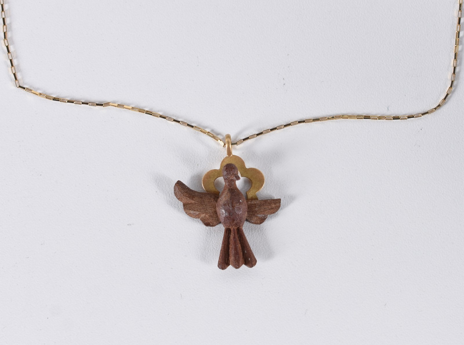 Colar de ouro 18 k, contraste 750, pingente com pomba da paz (Por... - foto 1 de 4