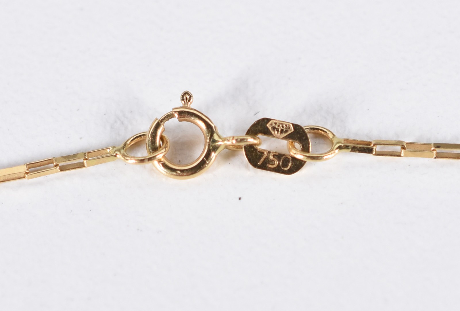 Colar de ouro 18 k, contraste 750, pingente com pomba da paz (Por... - foto 3 de 4
