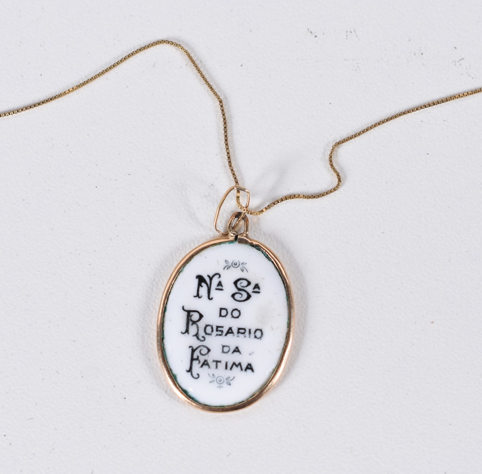 Colar de ouro 18 k contraste 750 e pingente de Nossa Senhora de... - foto 3 de 4
