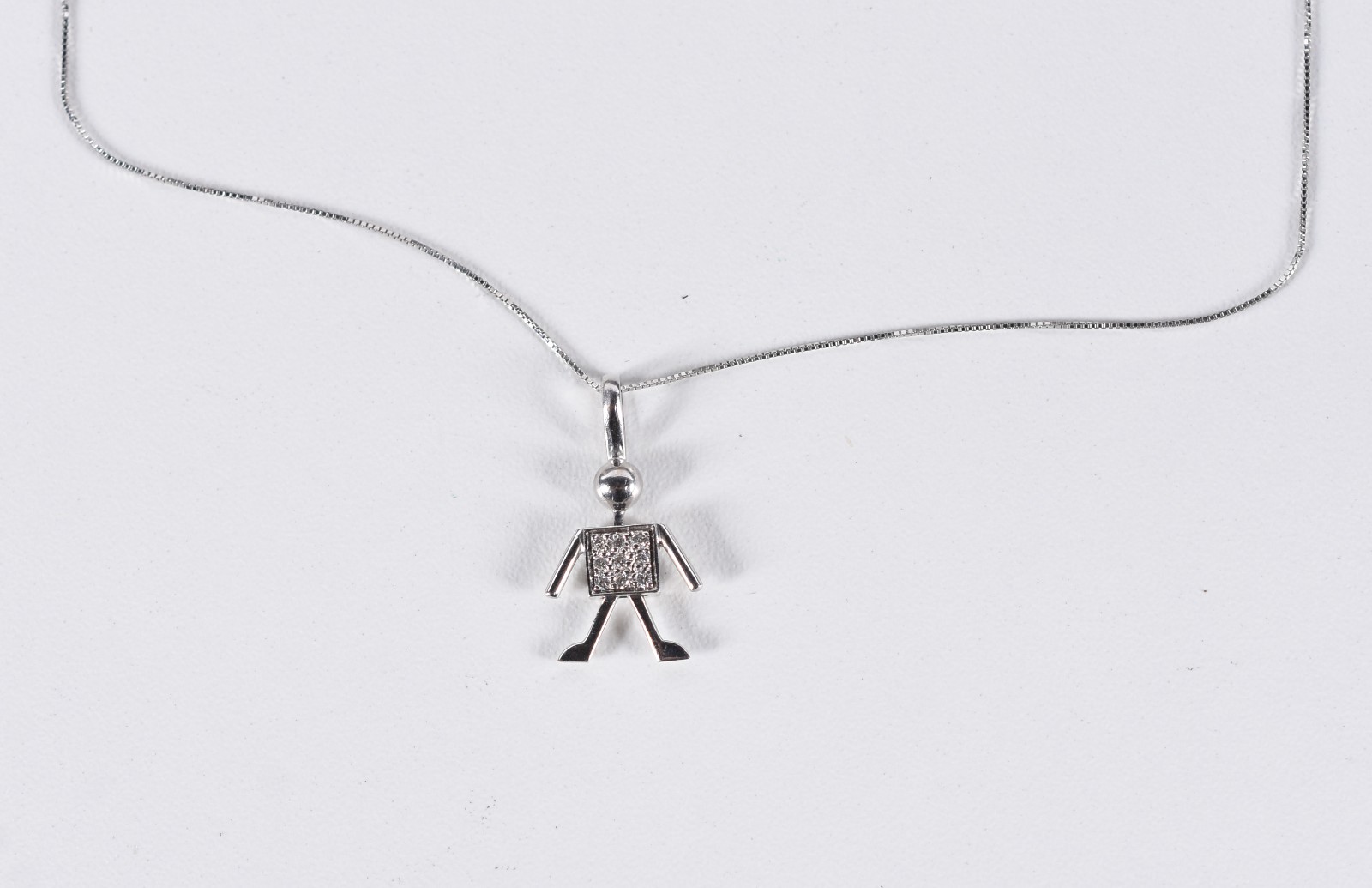 Colar de ouro branco com pingente Liste e cravejado de brilhantes... - foto 1 de 4