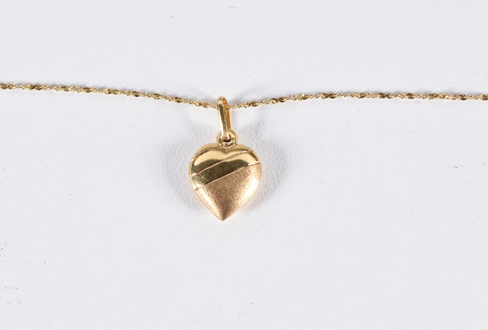 Colar de ouro 18 k, contraste 750 e pingente feitio coração (Por... - foto 1 de 6