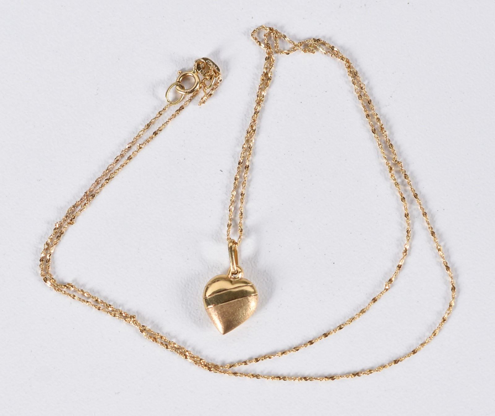 Colar de ouro 18 k, contraste 750 e pingente feitio coração (Por... - foto 3 de 6