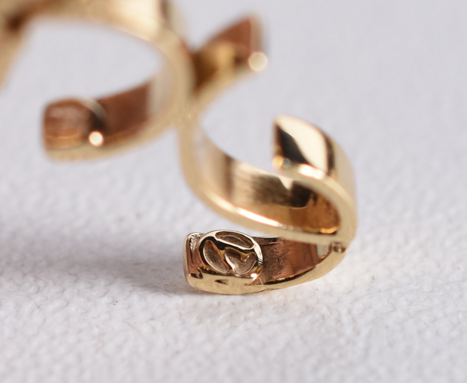 Par de brincos de ouro 18 k com 28 brilhantes modelo cascata (Por... - foto 3 de 3