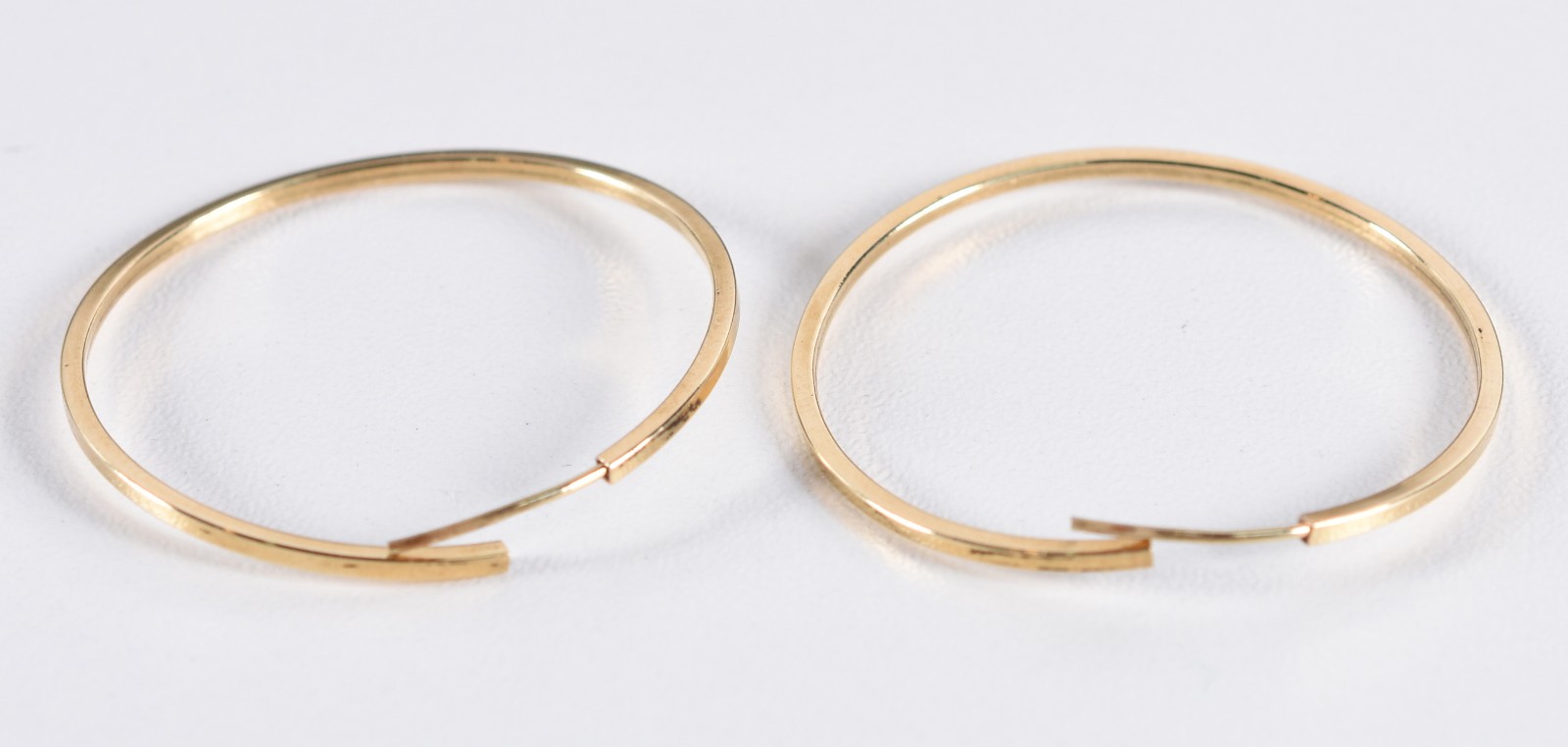 Par de brincos de ouro 18 k modelo argola (Por motivos de segurança a... - foto 3 de 3