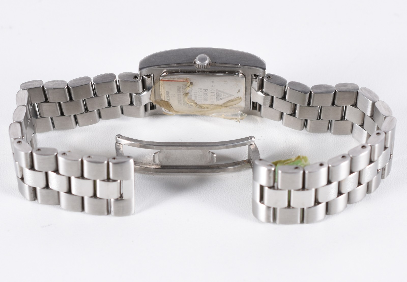 Relógio feminino modelo retangular, pulseira e caixa de aço, fundo... - foto 5 de 5