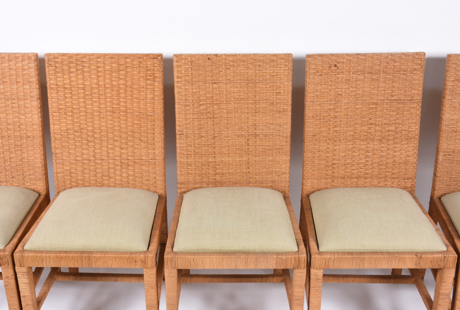 Conjunto com dez cadeiras para sala de jantar em fibra sintética e... - foto 4 de 5