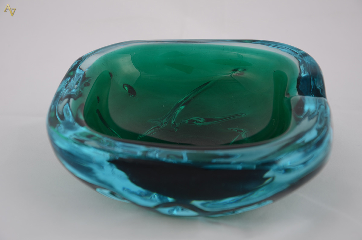 CENEDESE. Pesado BOWL em vidro de murano, em incalmo de turmalina e...