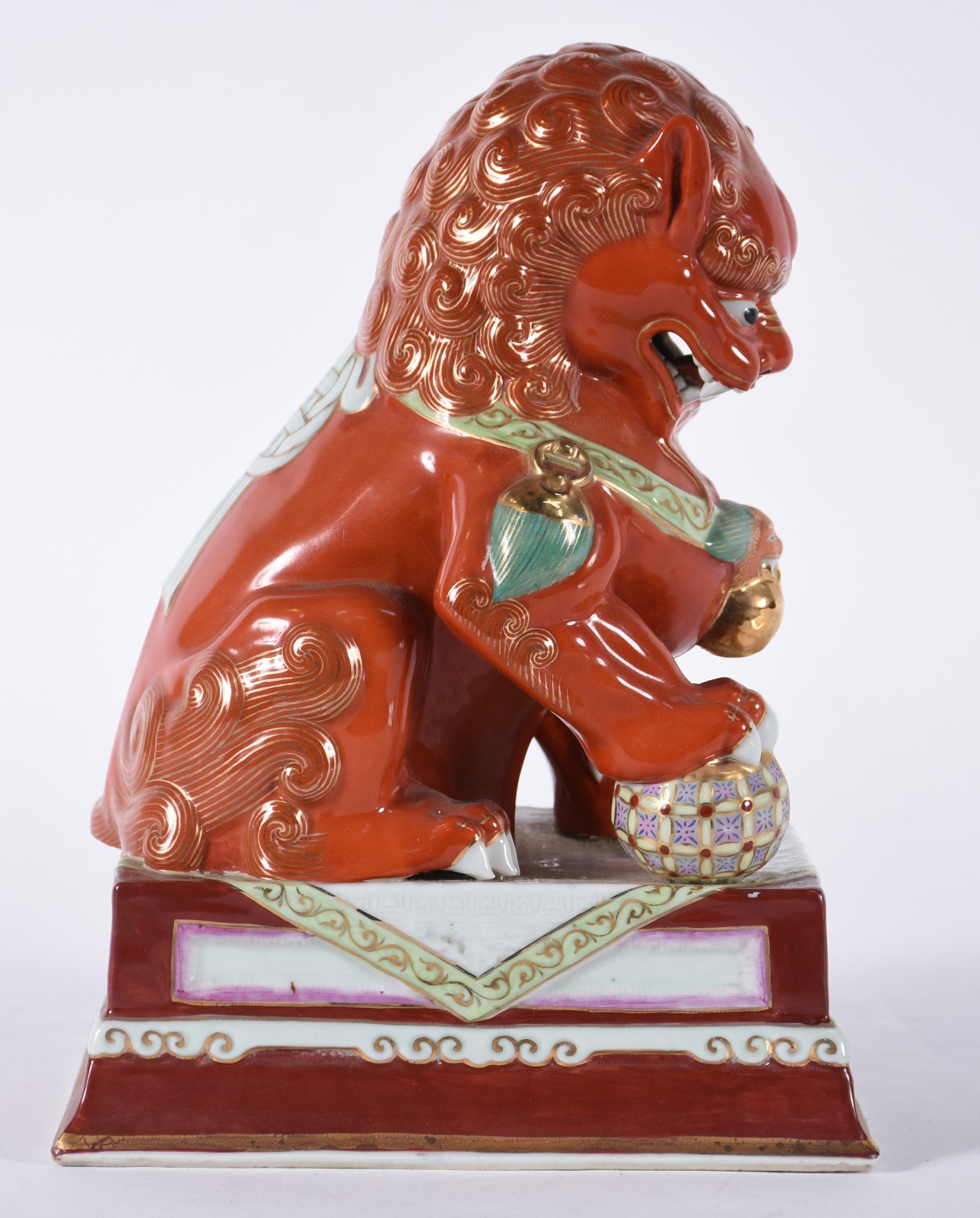 Cão de fó de porcelana chinesa na cor "Rouge de fer" com detalhes em... - foto 2 de 5