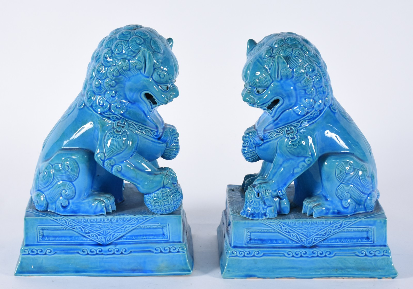 Par de cães de Fó de porcelana oriental azul turquesa. Representam o... - foto 3 de 6