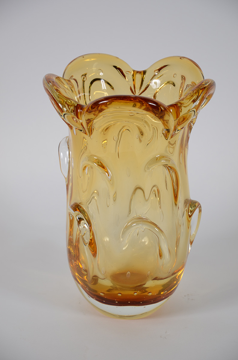 Vaso de murano na cor âmbar. Alt. 33 cm, diâm. 23 cm