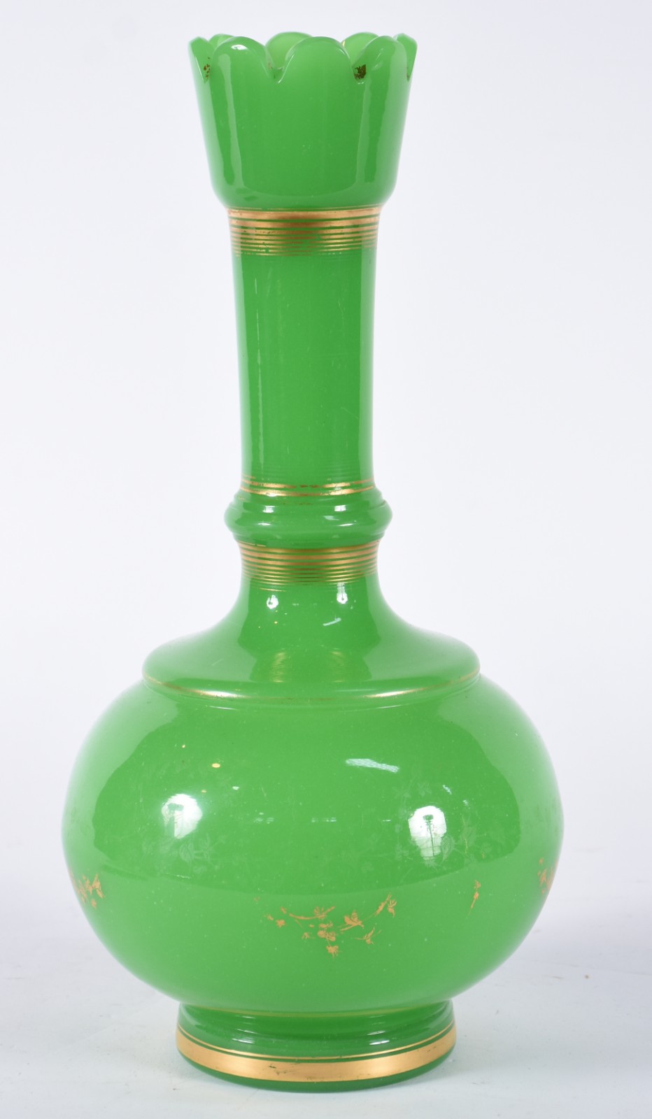 Vaso de opalina francesa na cor verde, resquícios de frisos dourados... - foto 1 de 4