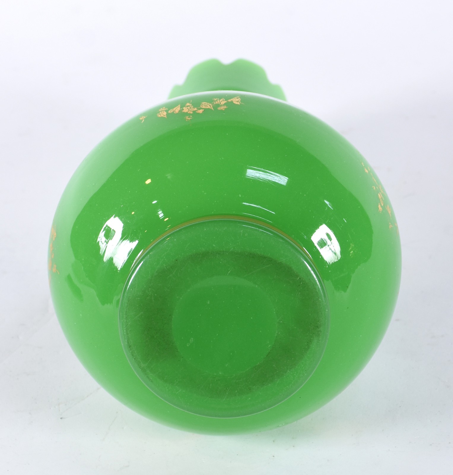 Vaso de opalina francesa na cor verde, resquícios de frisos dourados... - foto 4 de 4