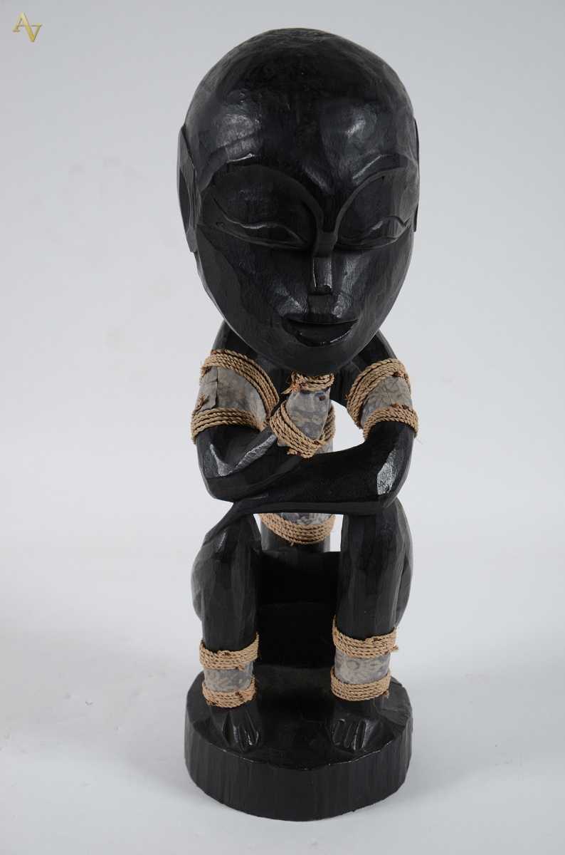Escultura africana da região do Congo; esculpida em madeira, rep...