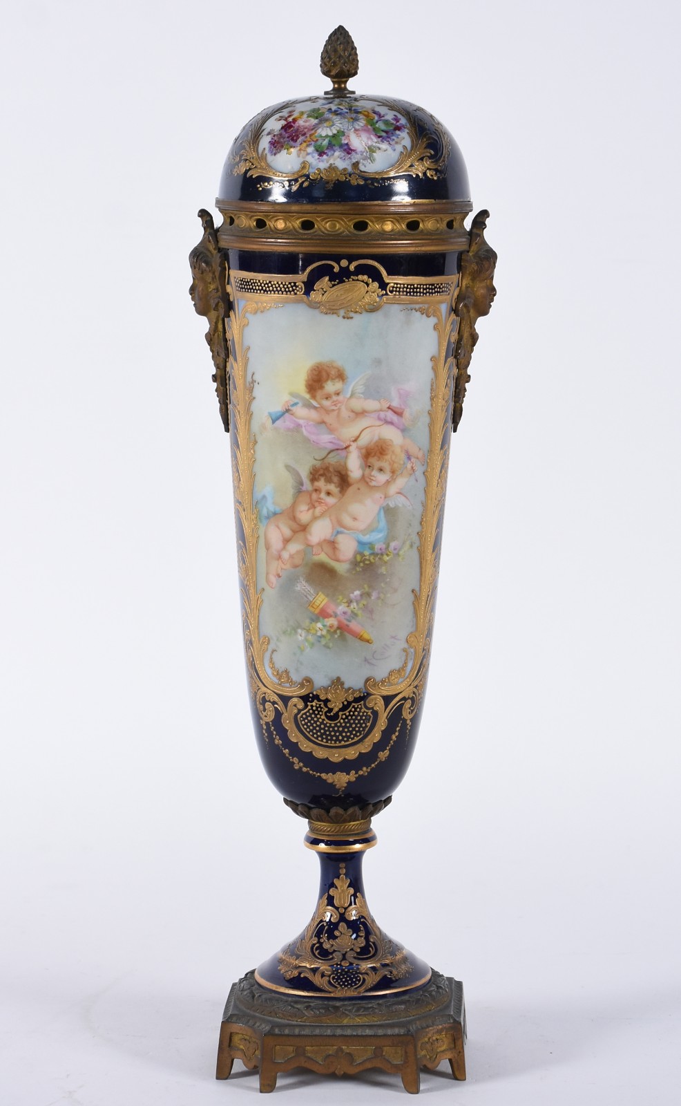 Ânfora de porcelana francesa na cor azul cobalto, possivelmente... - foto 1 de 11